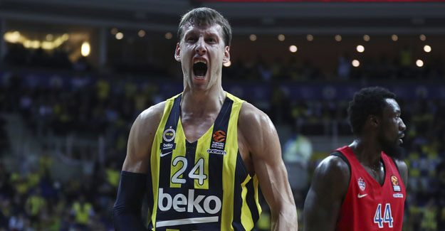 Futbolu bırak, Baskete bak: 79-75