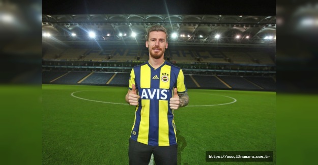 Serdar Aziz Kadıköy'e Fenerbahçe formasıyla çıktı